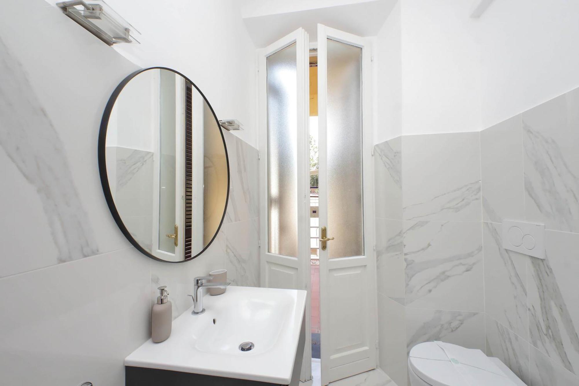Ych-Comfortable 2 Bedrooms Flat Near Colosseum Rome Bagian luar foto