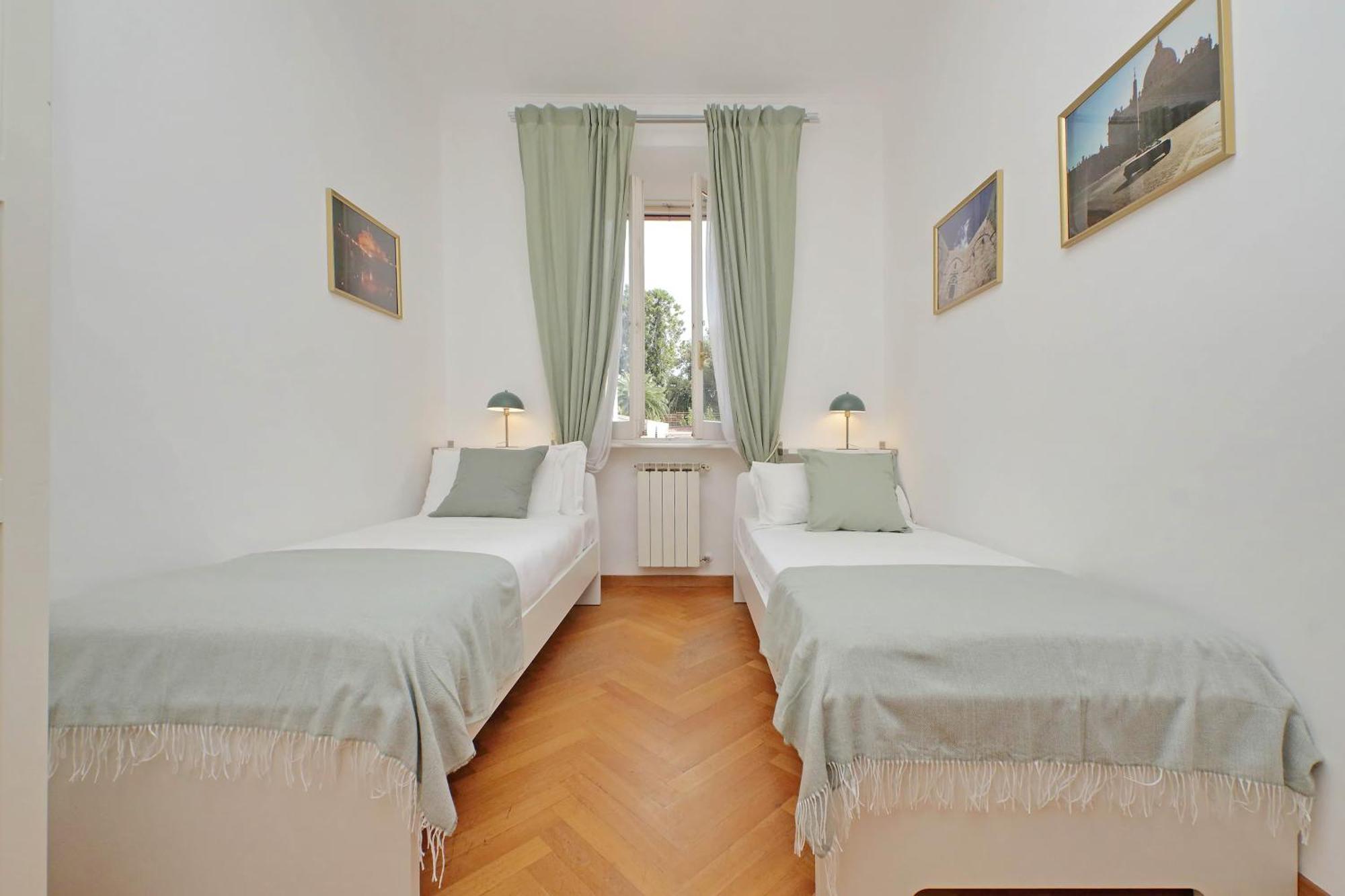 Ych-Comfortable 2 Bedrooms Flat Near Colosseum Rome Bagian luar foto