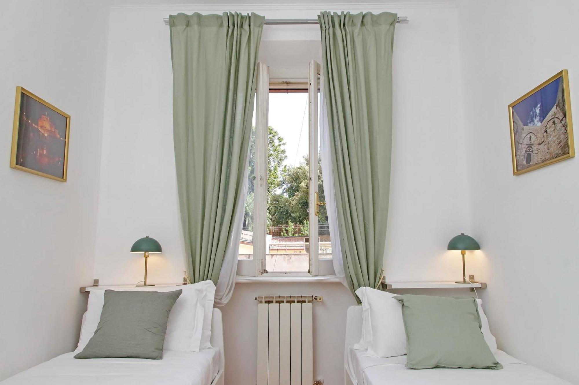 Ych-Comfortable 2 Bedrooms Flat Near Colosseum Rome Bagian luar foto