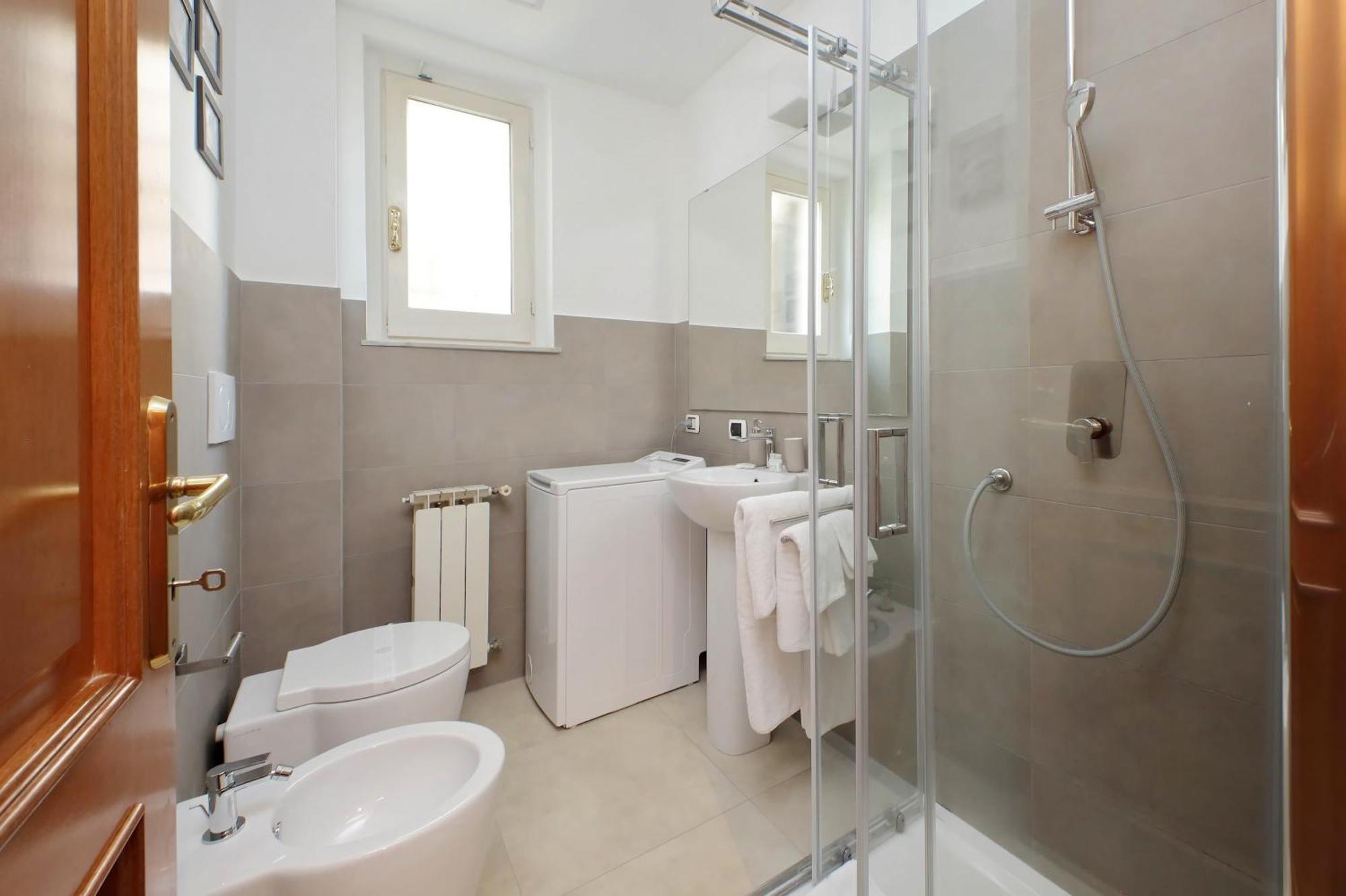 Ych-Comfortable 2 Bedrooms Flat Near Colosseum Rome Bagian luar foto